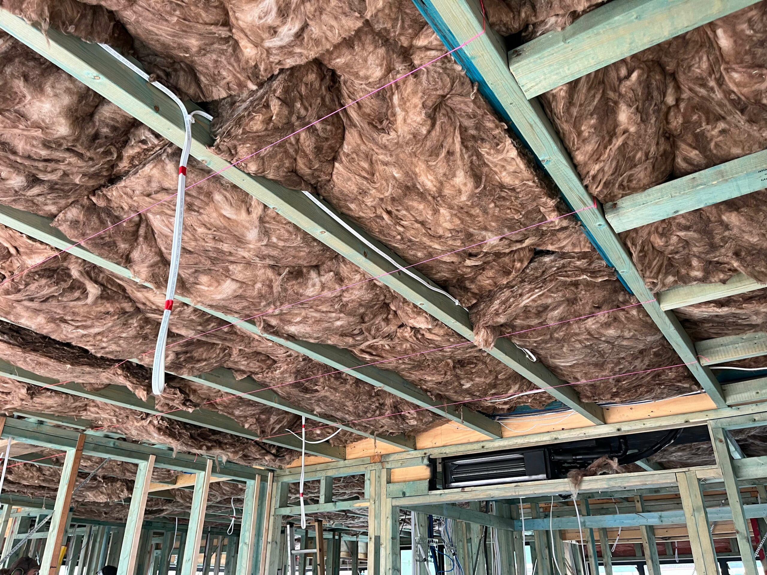 https://roofsuckers.com.au/wp-content/uploads/2023/06/ceiling_insulation_installation-scaled.jpeg
